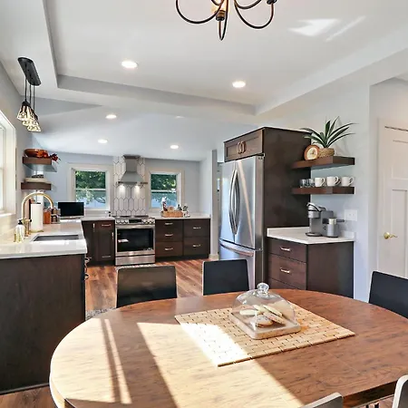 Sage Street Bungalow- Beautifully Renovated, Historical Home Walking Distance To Downtown